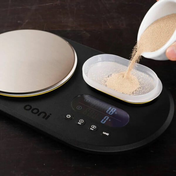 Ooni Dual Scales - measuring corn flour