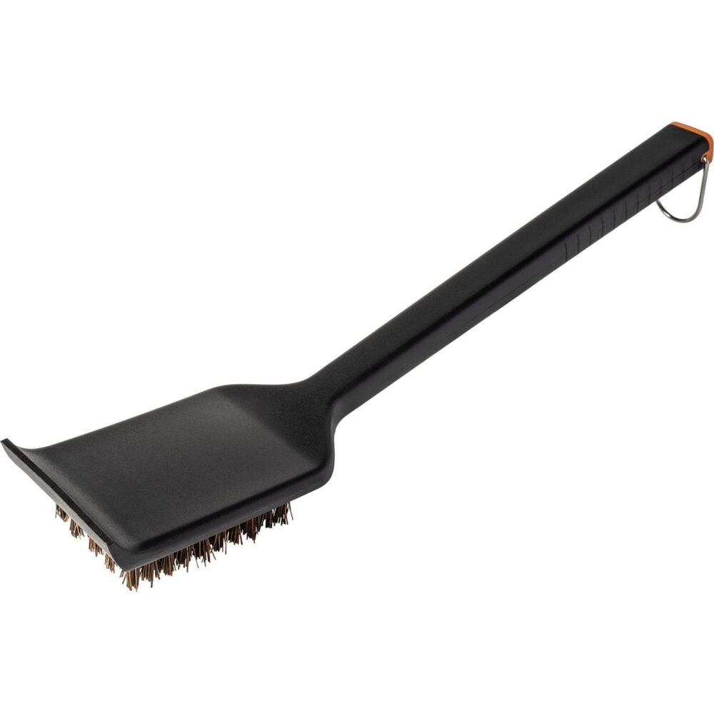 Traeger Hot n Cold grill cleaning brush